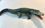 <tc>Medium crocodile porcelain figure</tc>