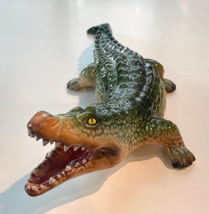 <tc>Small crocodile porcelain figure</tc>